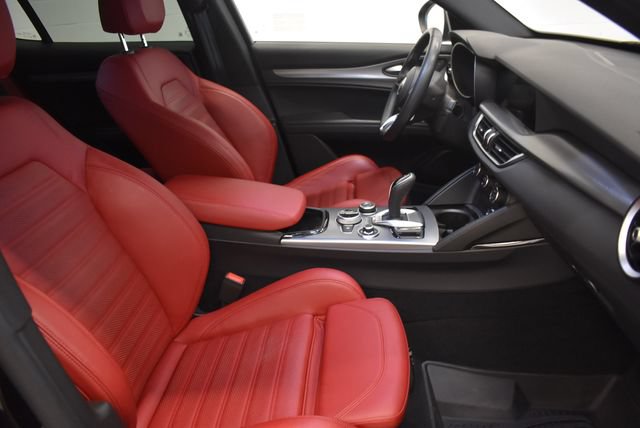 Used 2024 Alfa Romeo Stelvio Ti w/ Performance Driving Package AWD/4WD image 19
