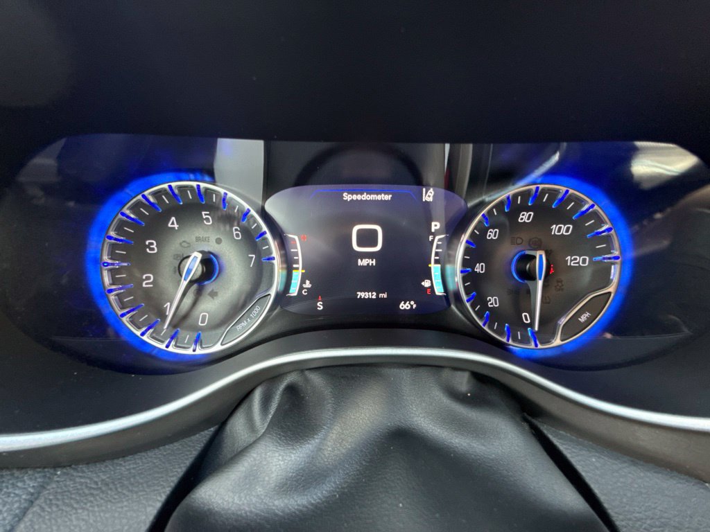 Used 2021 Chrysler Pacifica Touring-L w/ Uconnect Theater Family Group AWD/4WD image 35