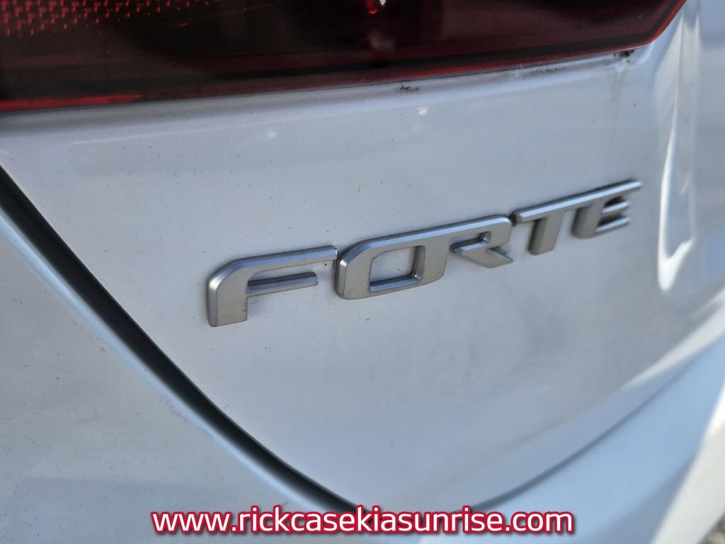 Used 2023 Kia Forte LXS w/ LXS Technology Package FWD image 7