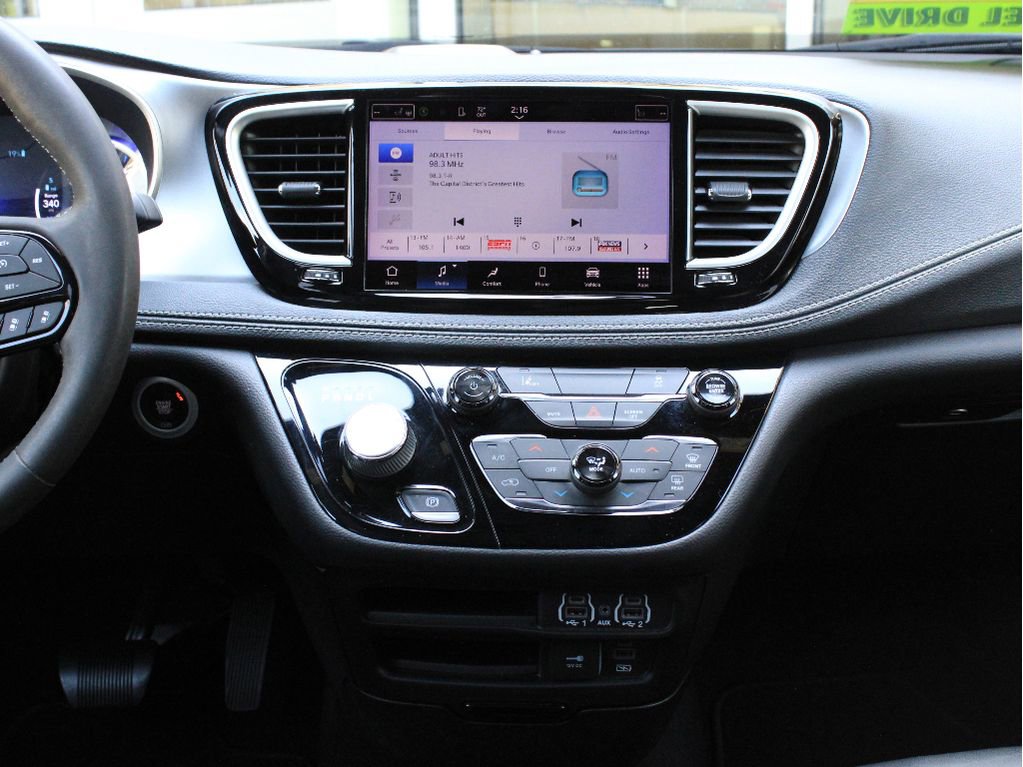 Used 2022 Chrysler Pacifica Touring-L w/ S Appearance Package FWD image 23