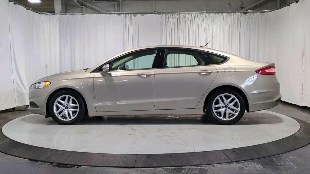 Used 2015 Ford Fusion SE image 6