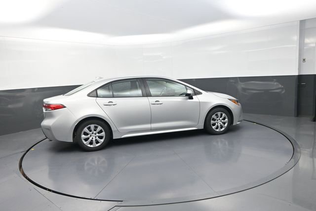 Used 2022 Toyota Corolla LE FWD image 12