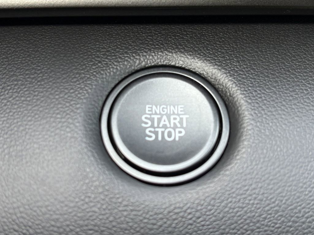 New 2025 Hyundai Elantra Sport image 17