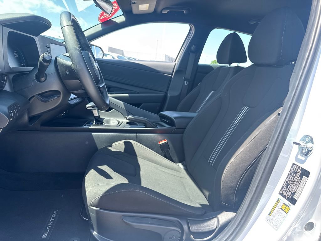 Used 2025 Hyundai Elantra Sport FWD image 15
