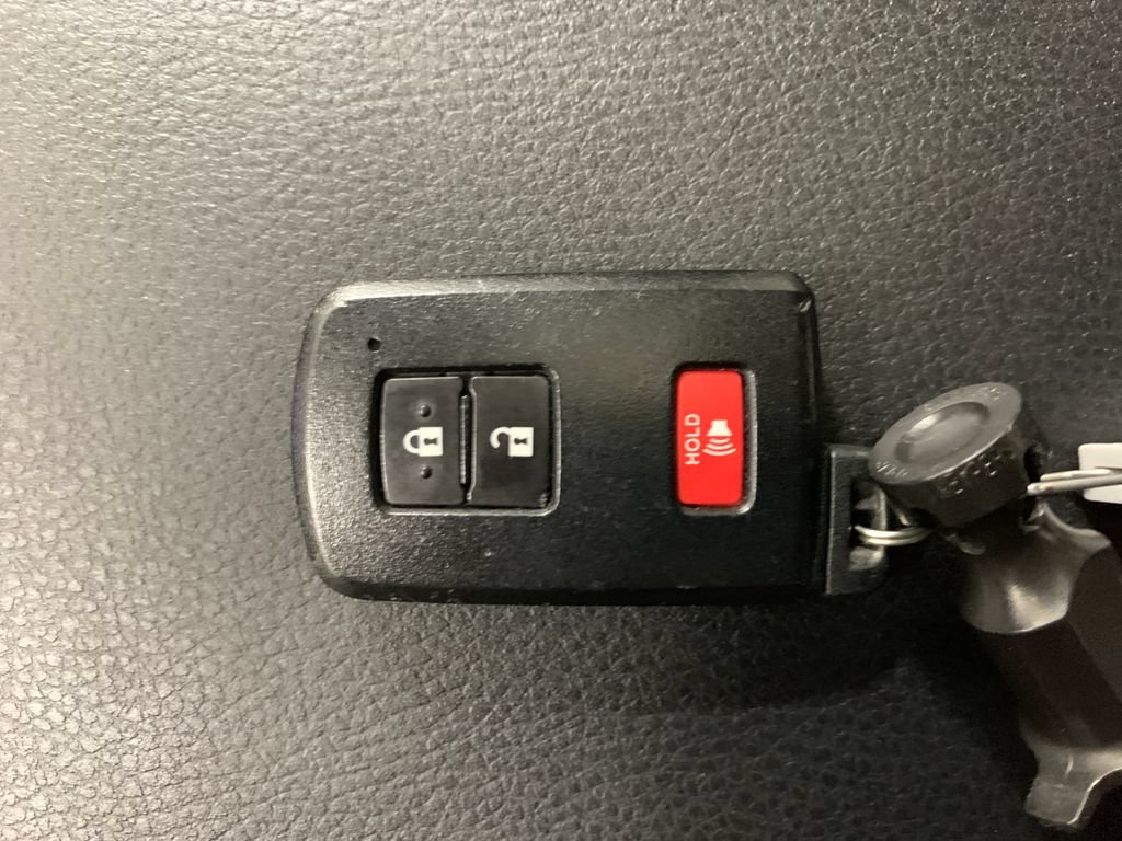 Used 2016 Toyota Tacoma TRD Sport w/ Premium & Technology Package AWD/4WD image 30