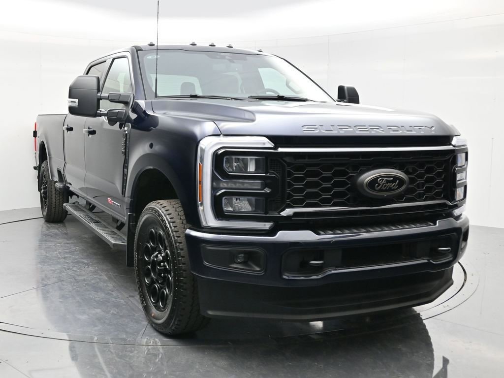 Used 2025 Ford F350 XLT w/ Black Appearance Package image 3