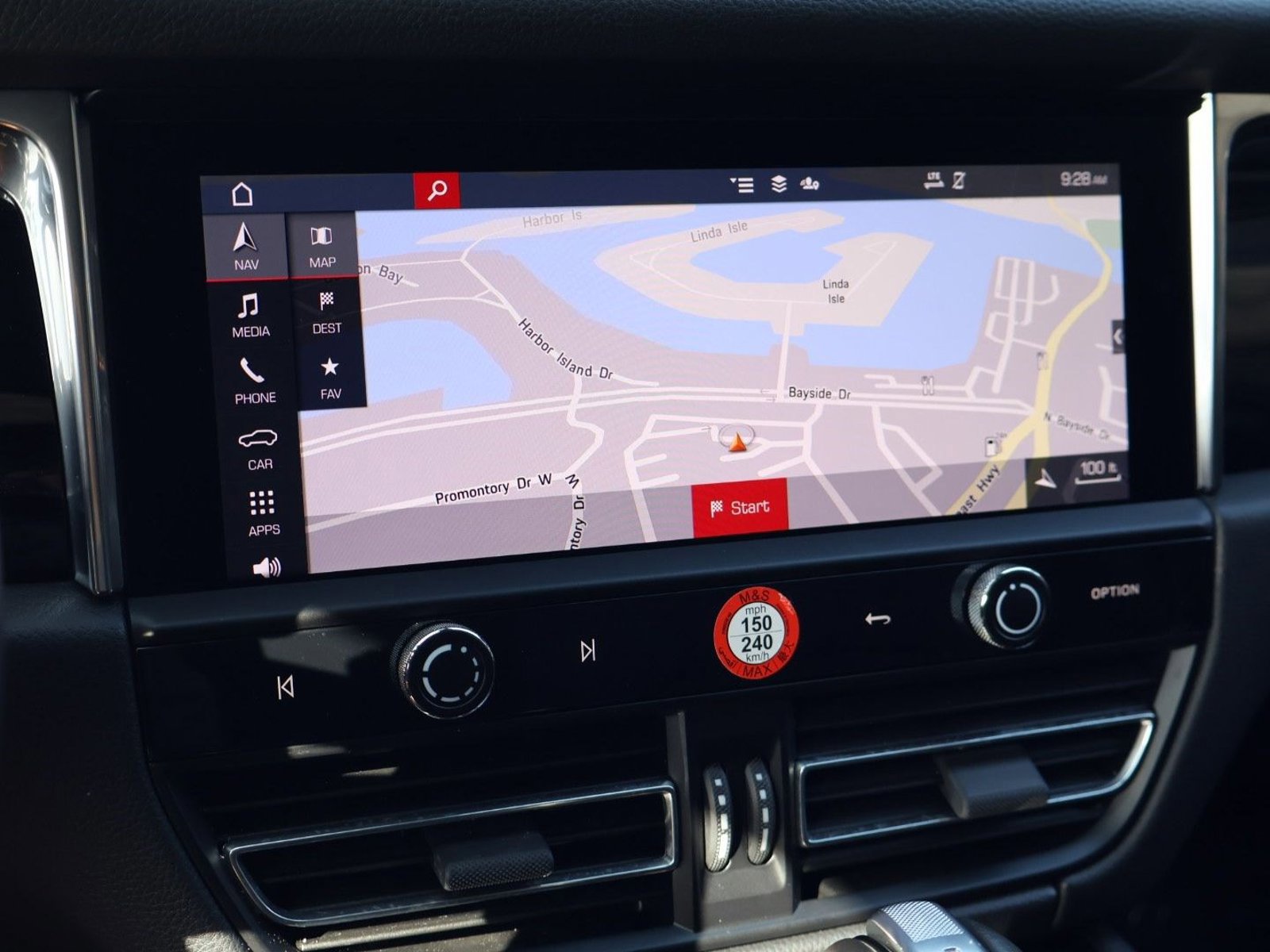 Certified 2025 Porsche Macan image 18