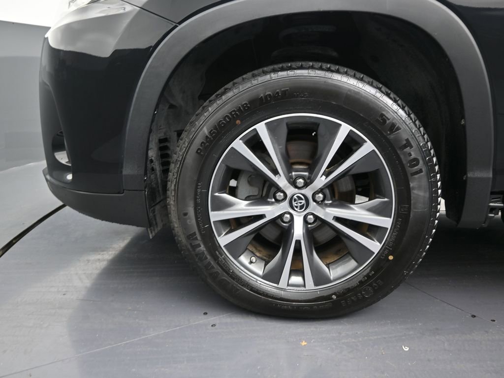 Used 2018 Toyota Highlander LE image 12