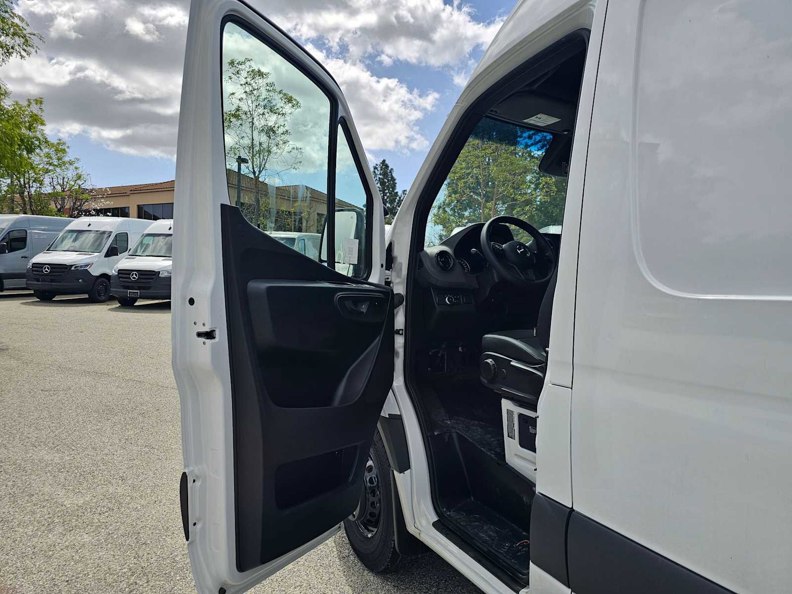Used 2024 Mercedes-Benz Sprinter 3500 image 18