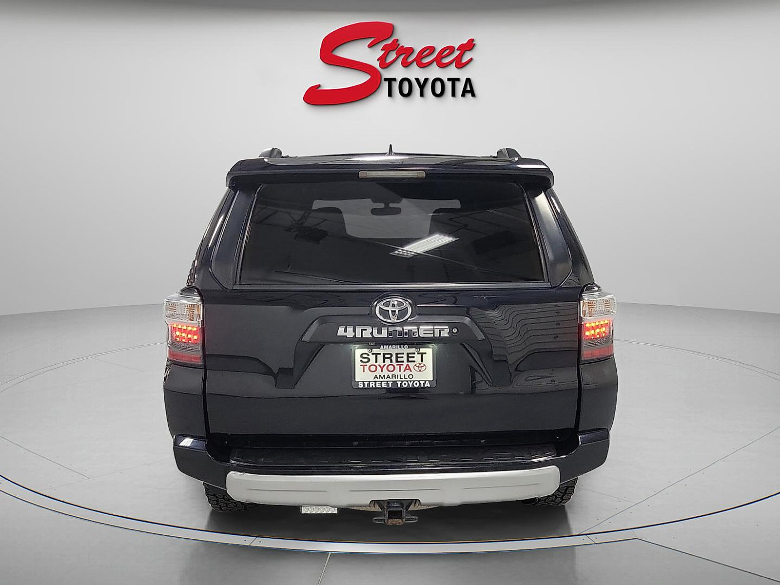 Used 2017 Toyota 4Runner TRD Off-Road AWD/4WD image 3