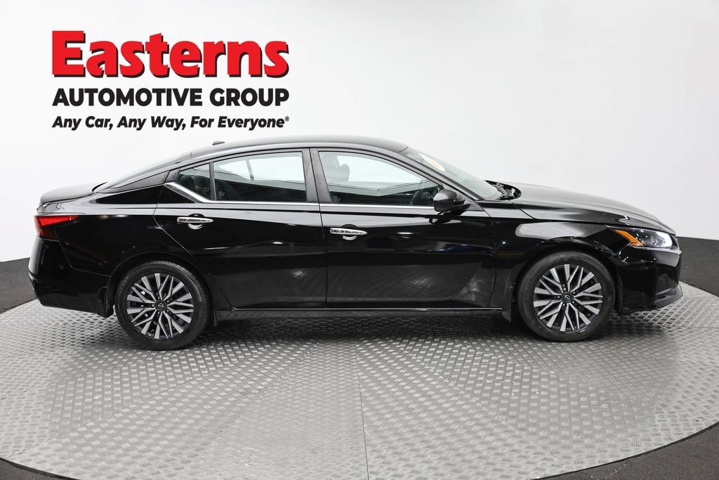 Used 2023 Nissan Altima 2.5 SV FWD image 4