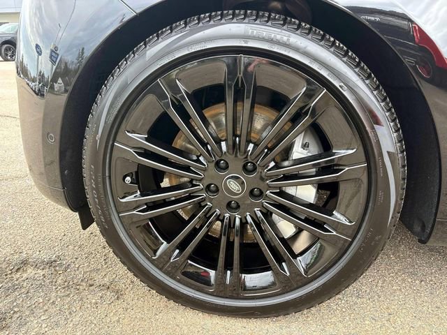 Used 2024 Land Rover Range Rover SE AWD/4WD image 6