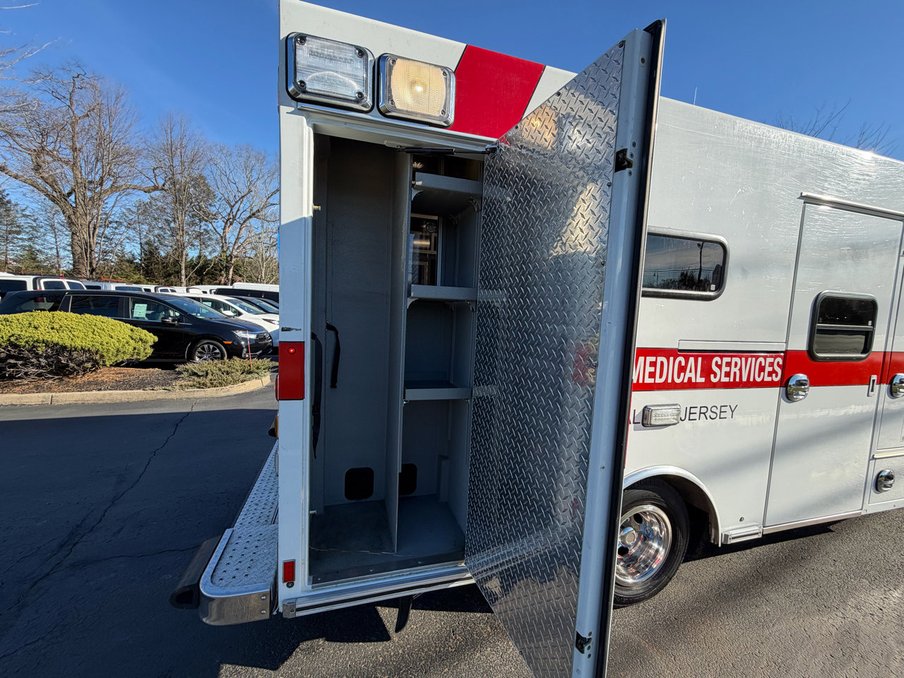 Used 2015 Chevrolet Express 4500 w/ Ambulance Package image 23