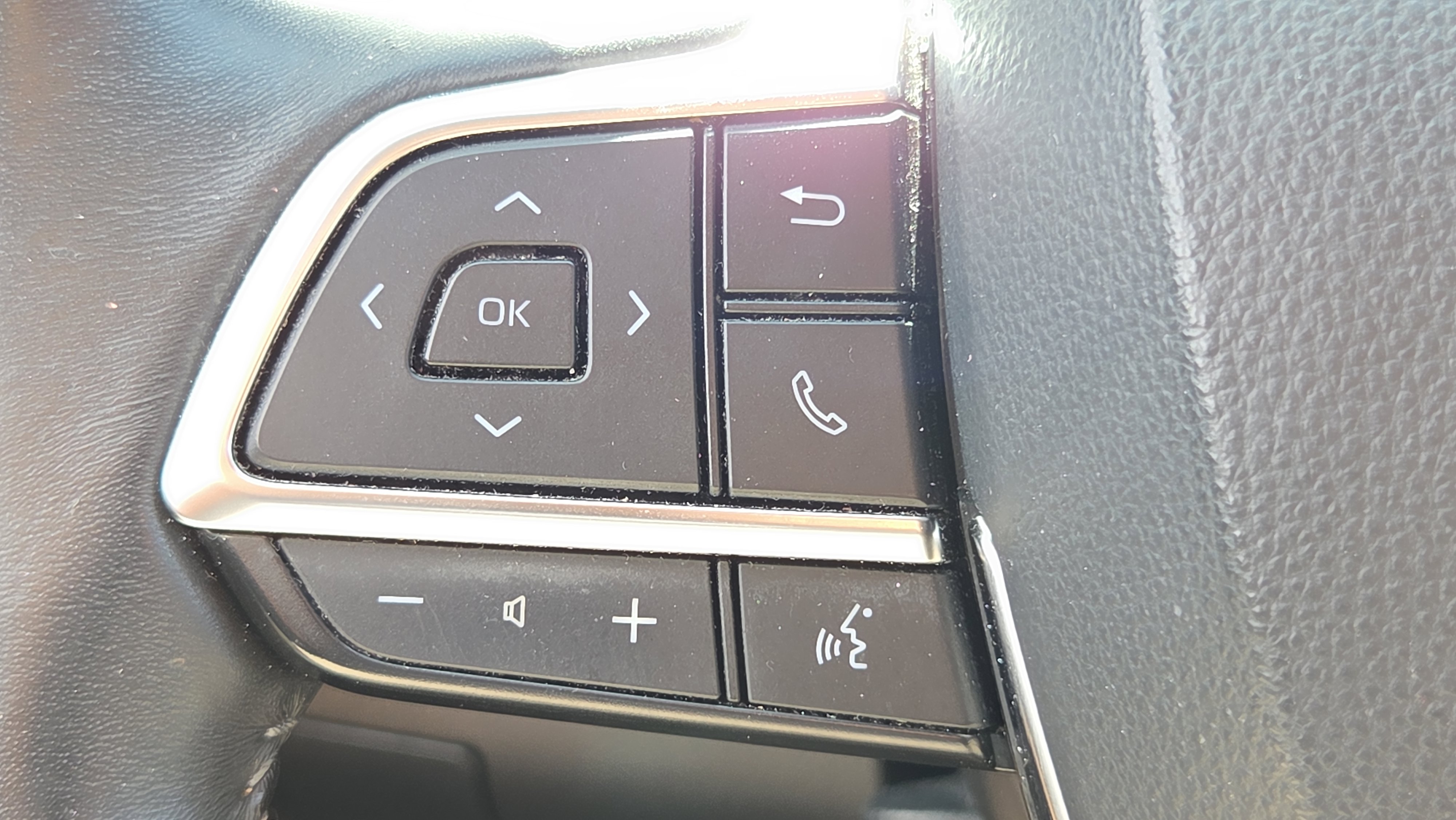 Used 2020 Toyota Highlander XLE image 29