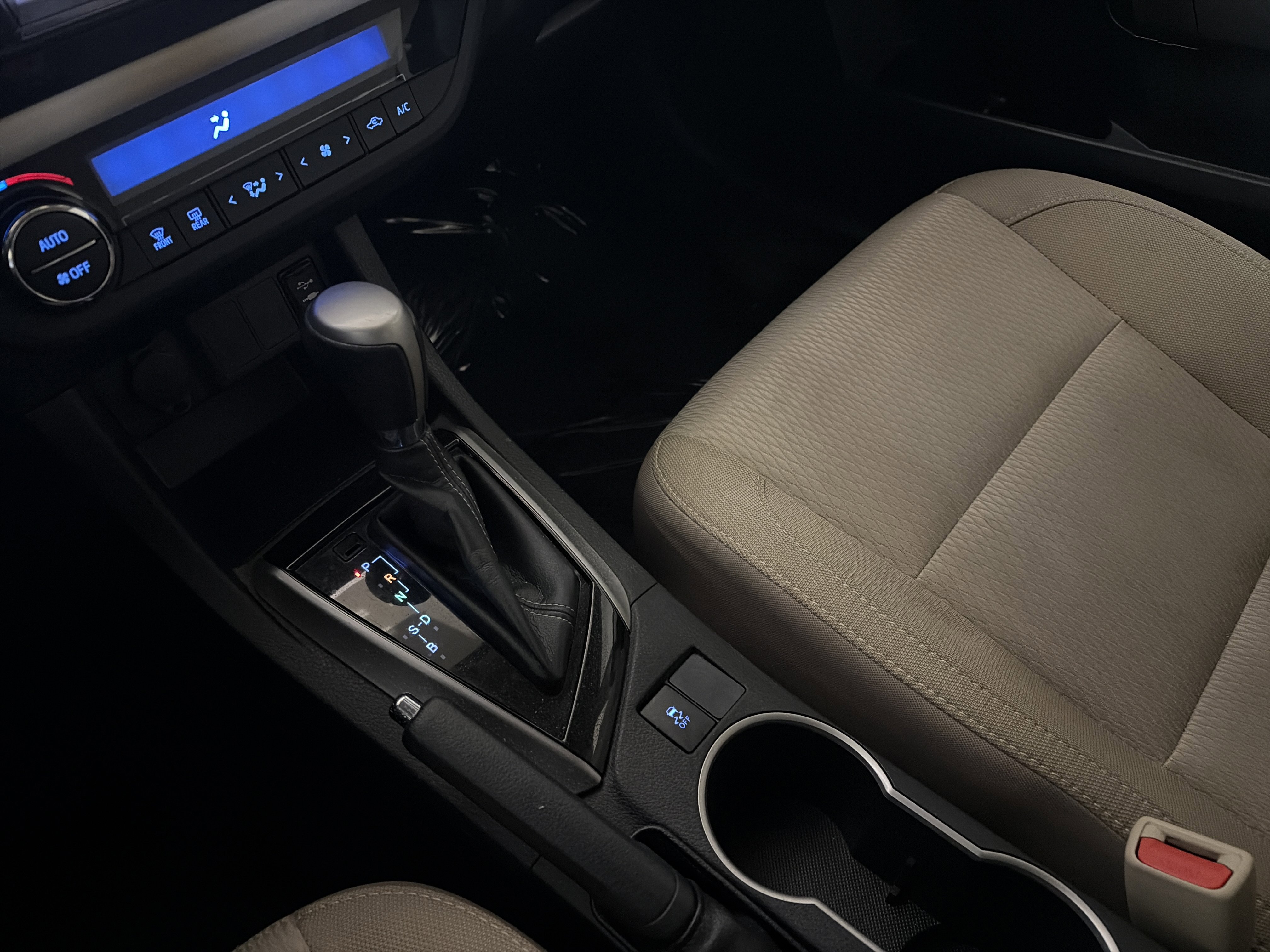 Used 2016 Toyota Corolla LE image 24