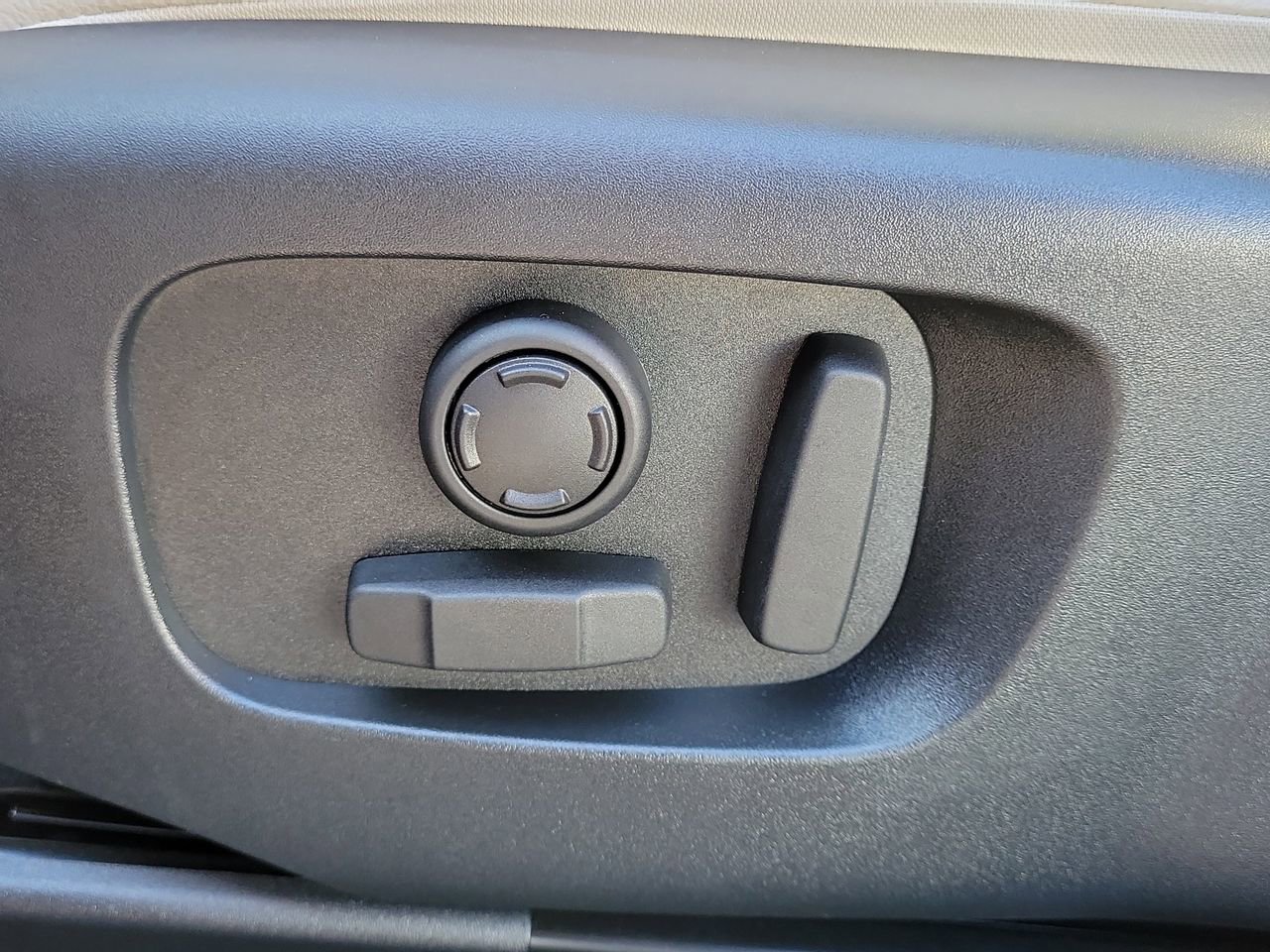 Used 2022 Land Rover Range Rover Velar S AWD/4WD image 25