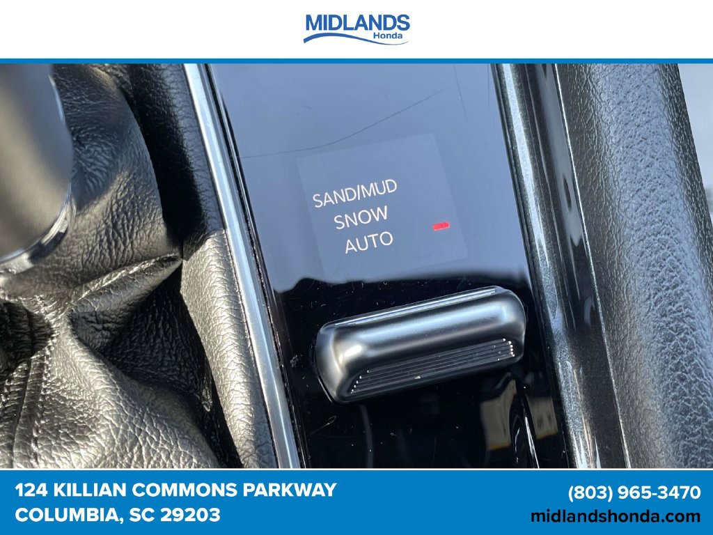 Used 2025 Jeep Compass Latitude w/ Sun & Sound Group AWD/4WD image 32