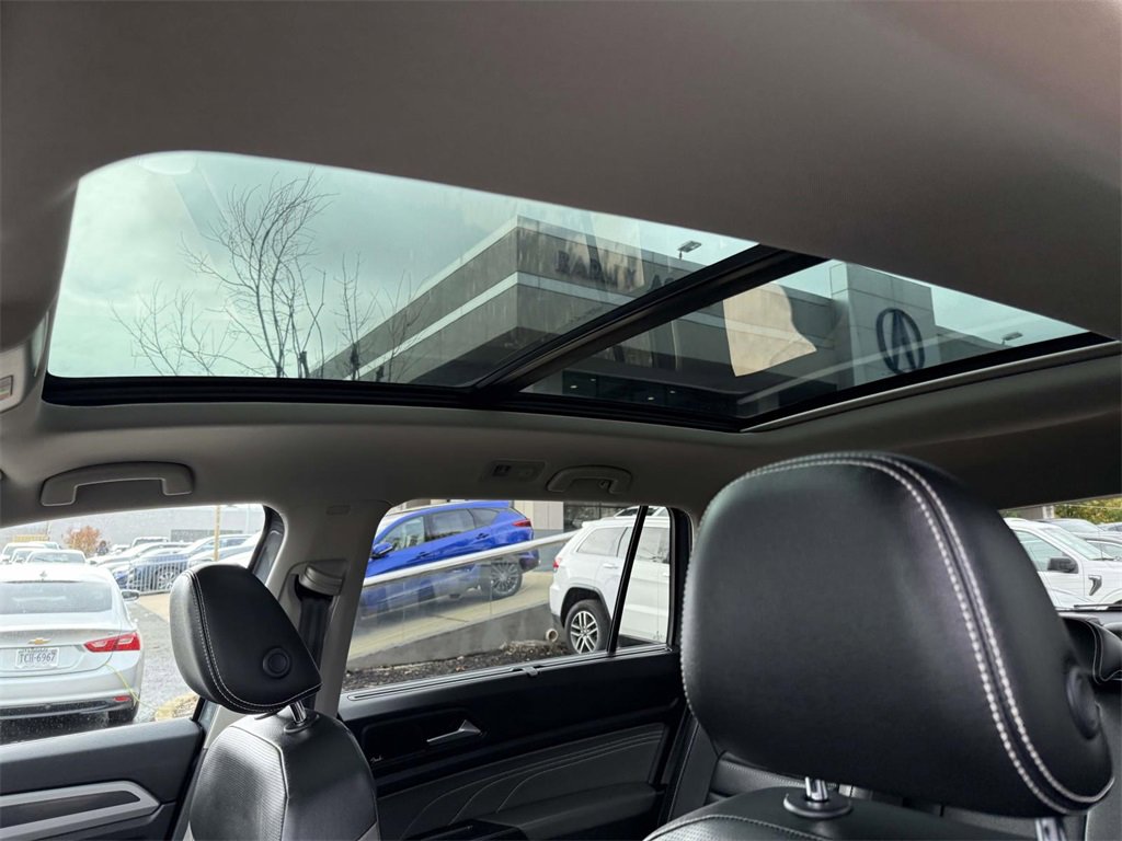 Used 2022 Volkswagen Atlas SEL Premium image 32
