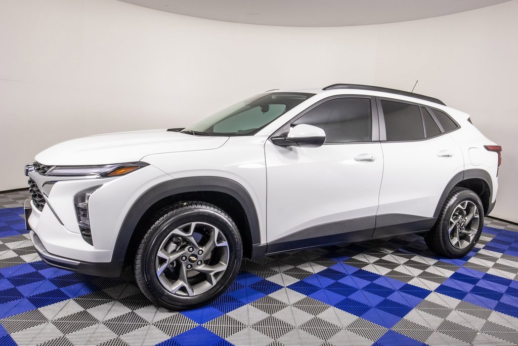 Used 2025 Chevrolet Trax LT w/ Driver Confidence Package