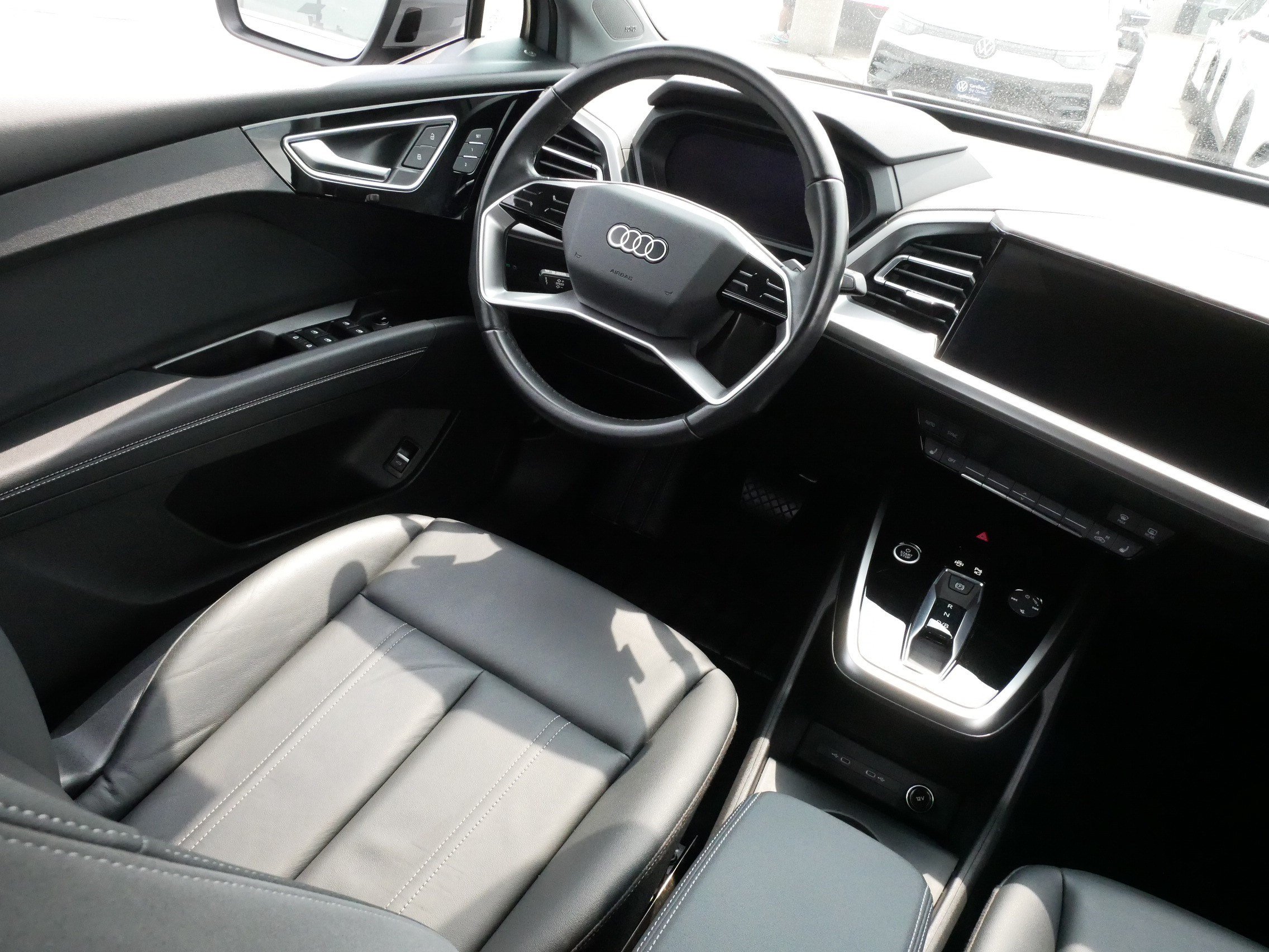 Used 2023 Audi Q4 e-tron Premium Plus w/ Premium Plus AWD/4WD image 9