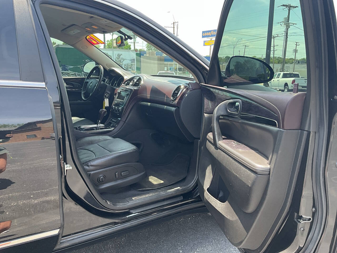 Used 2017 Buick Enclave Leather AWD/4WD image 33