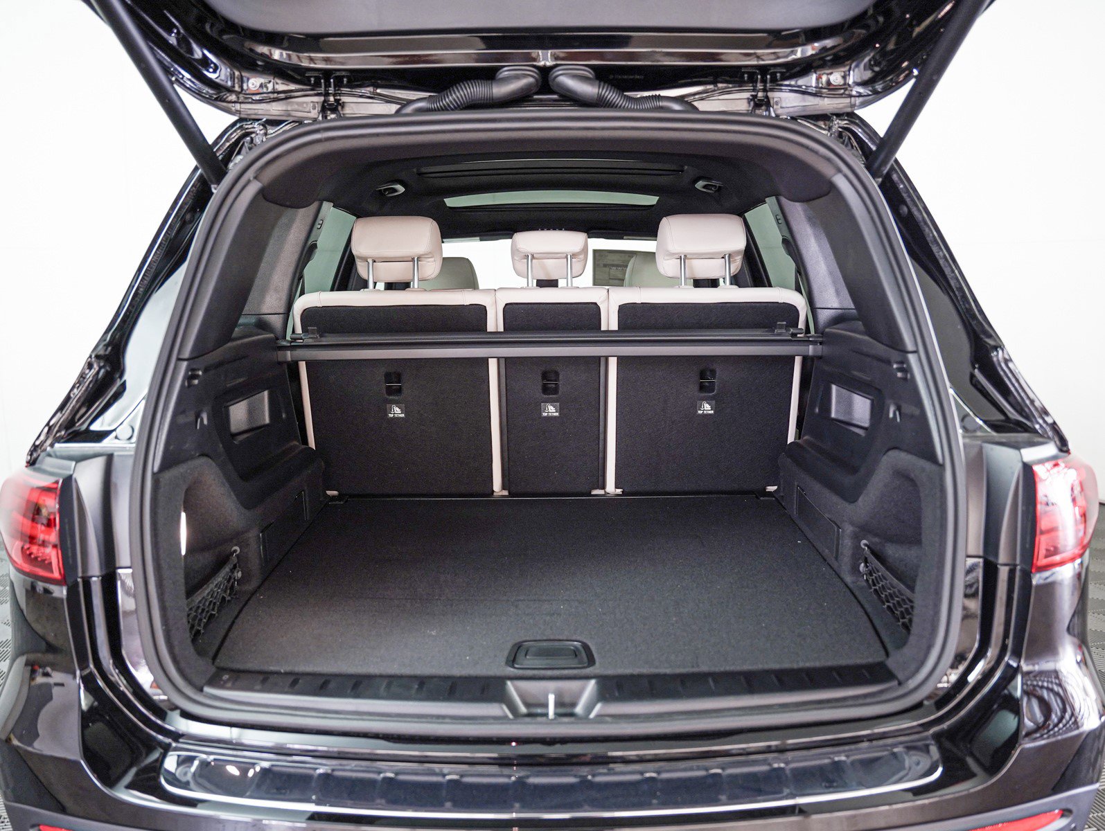 New 2025 Mercedes-Benz GLB 250 image 8