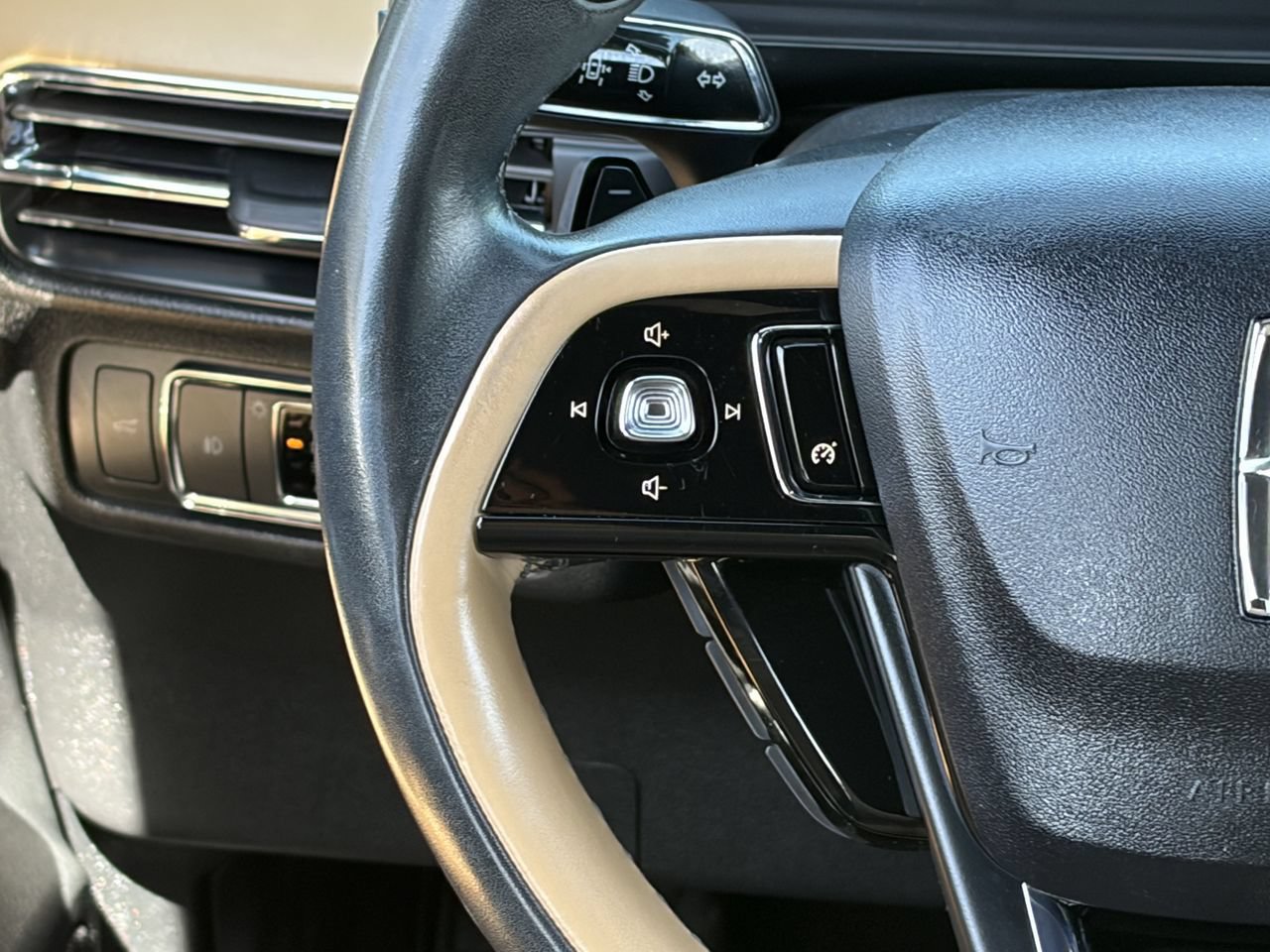 Used 2021 Lincoln Corsair Reserve FWD image 20