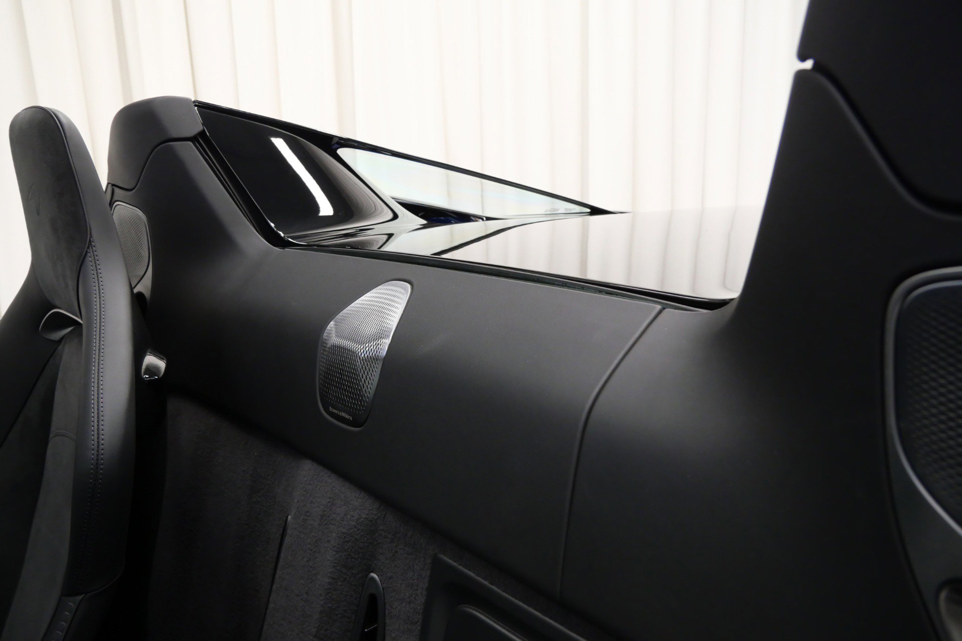 Used 2025 McLaren Artura Spider image 29