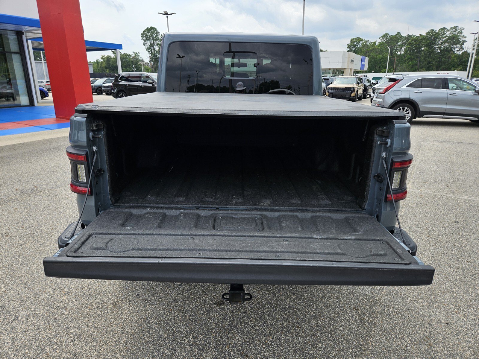 Used 2024 Jeep Gladiator Sport AWD/4WD image 18