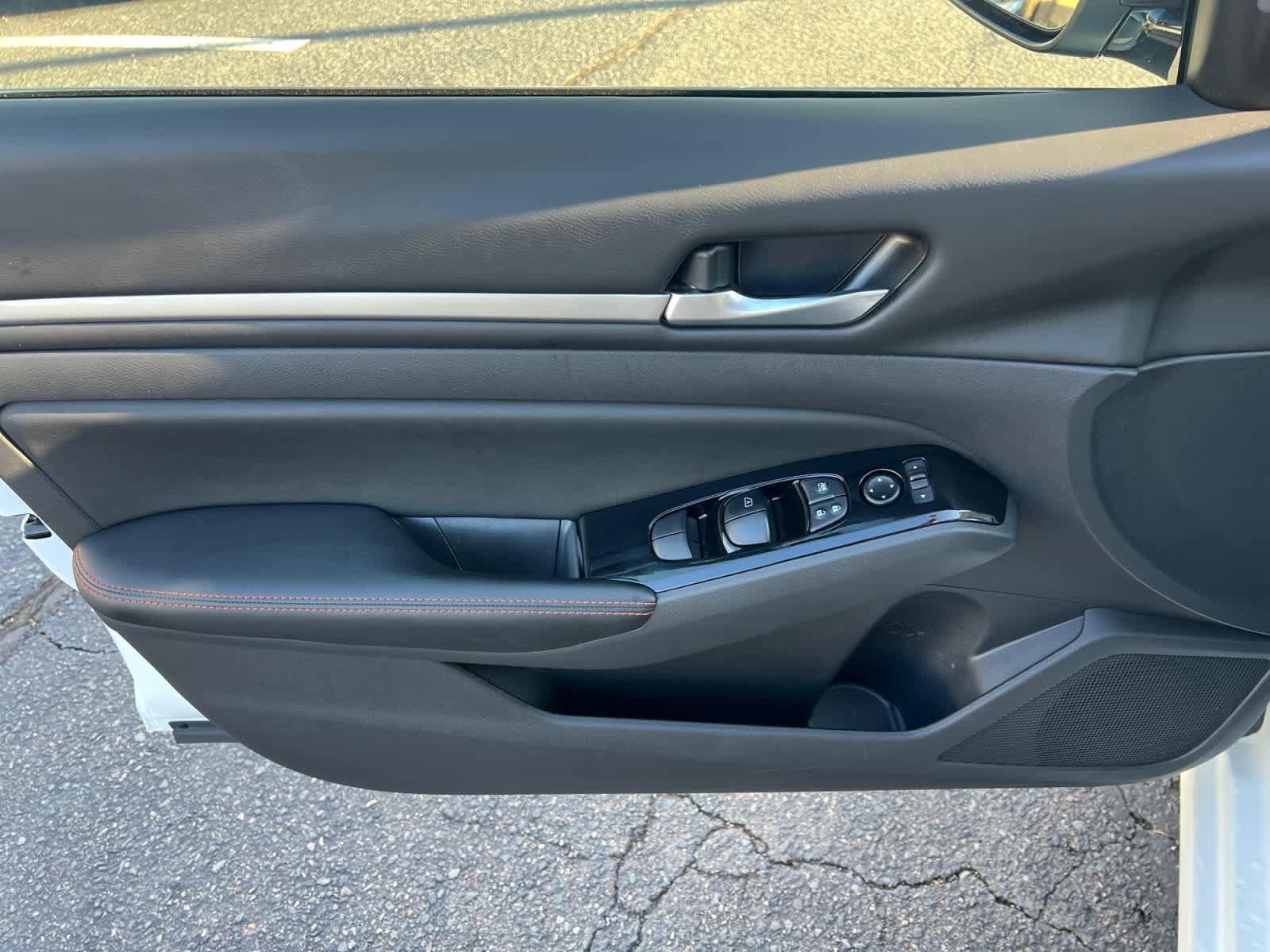 Certified 2025 Nissan Altima 2.5 SR FWD image 19