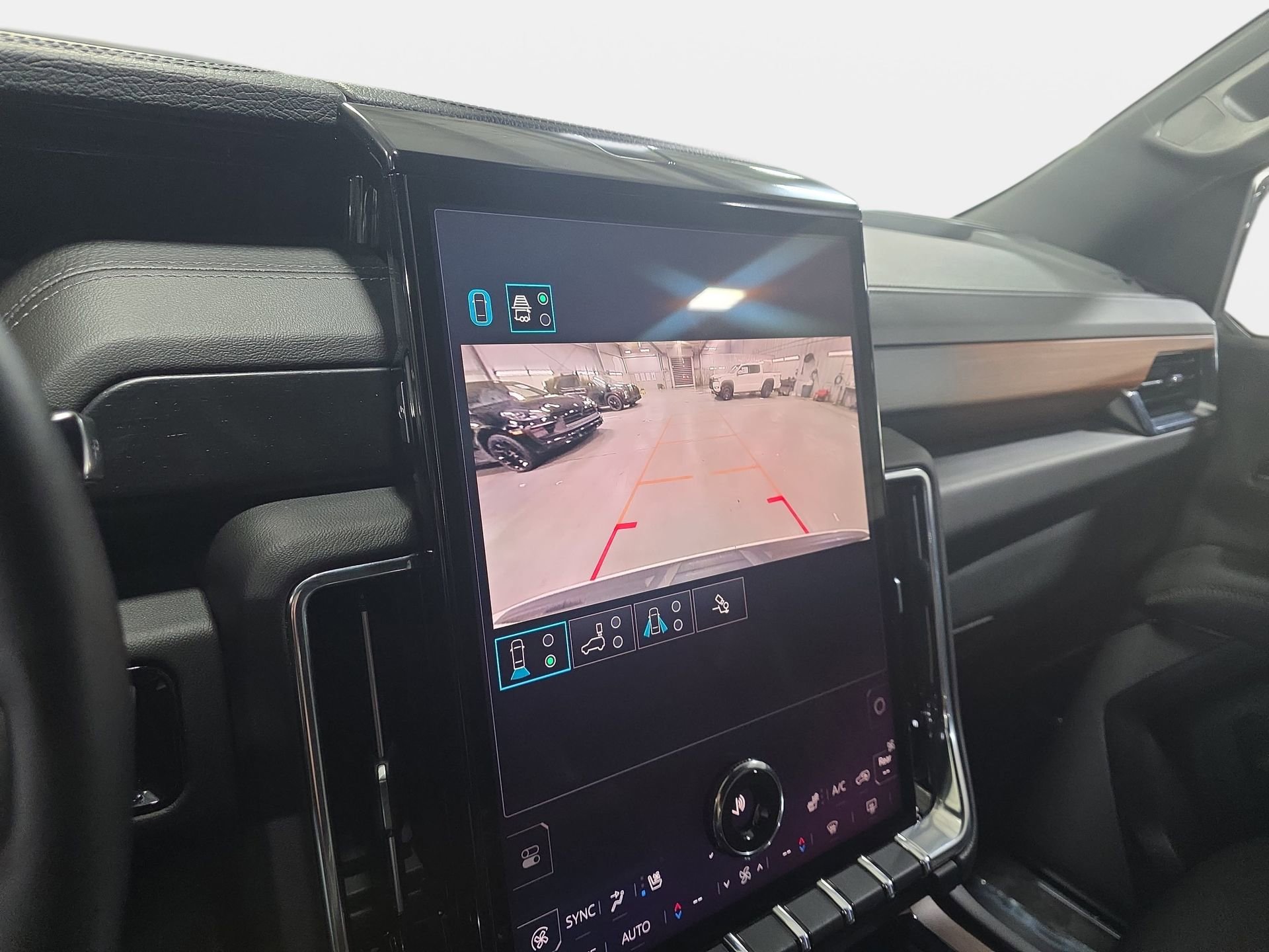 Used 2025 GMC Yukon Denali image 23