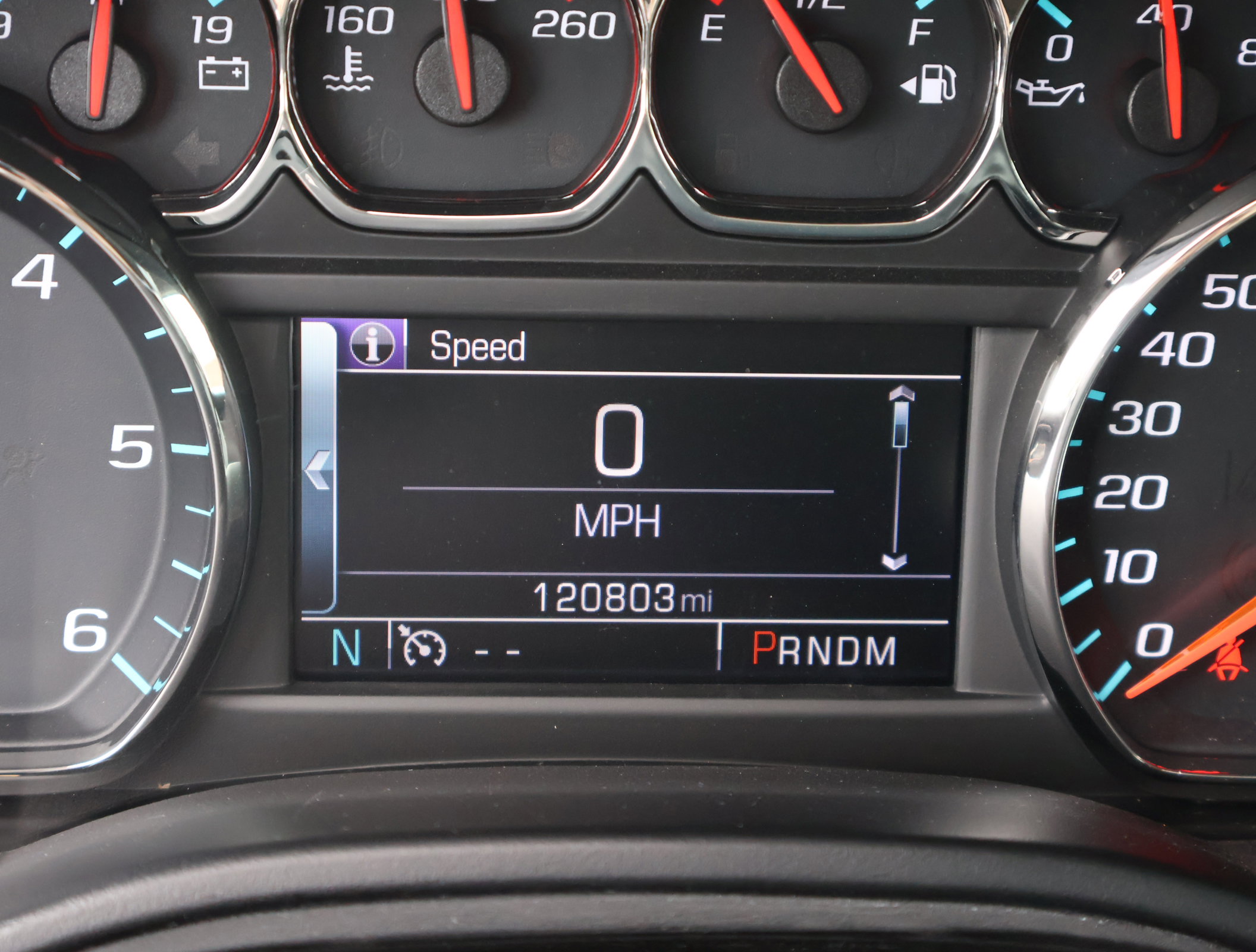 Used 2015 Chevrolet Suburban LT RWD image 3