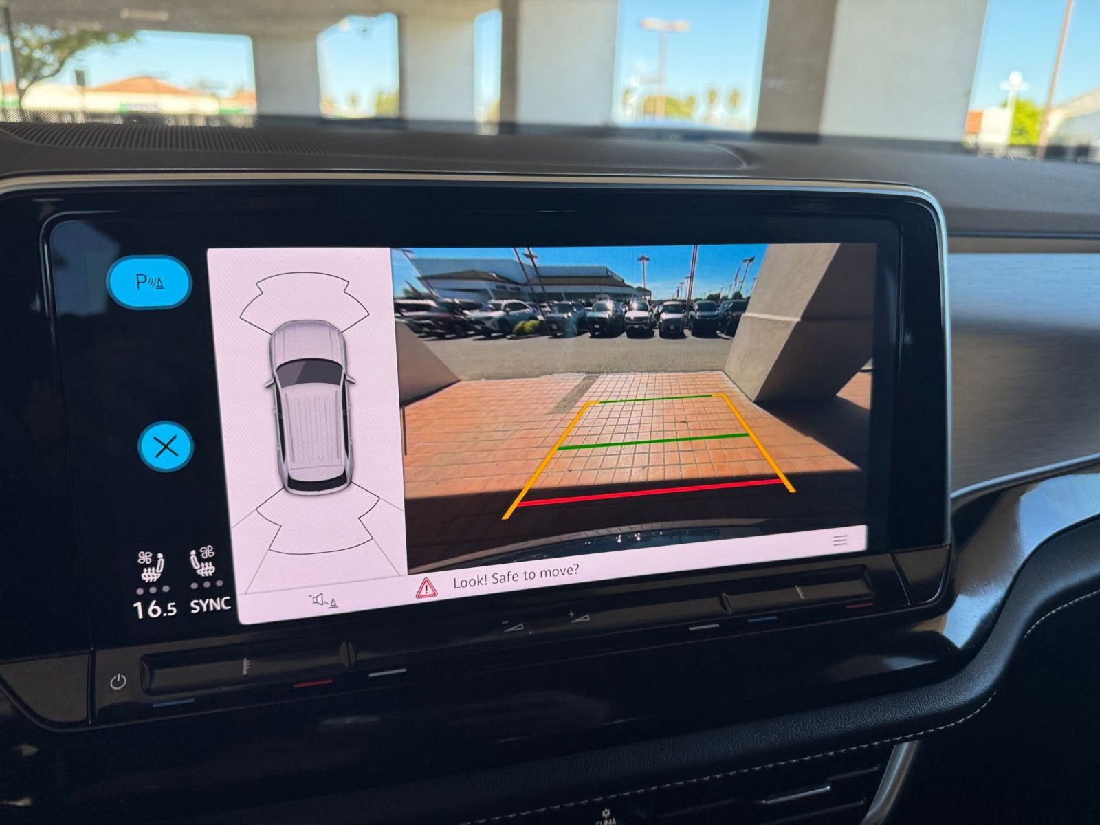 Used 2025 Volkswagen Atlas Cross Sport SE image 25