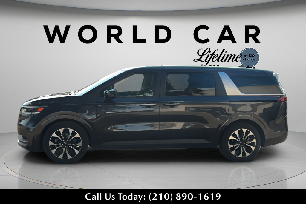 Used 2024 Kia Carnival EX FWD image 4