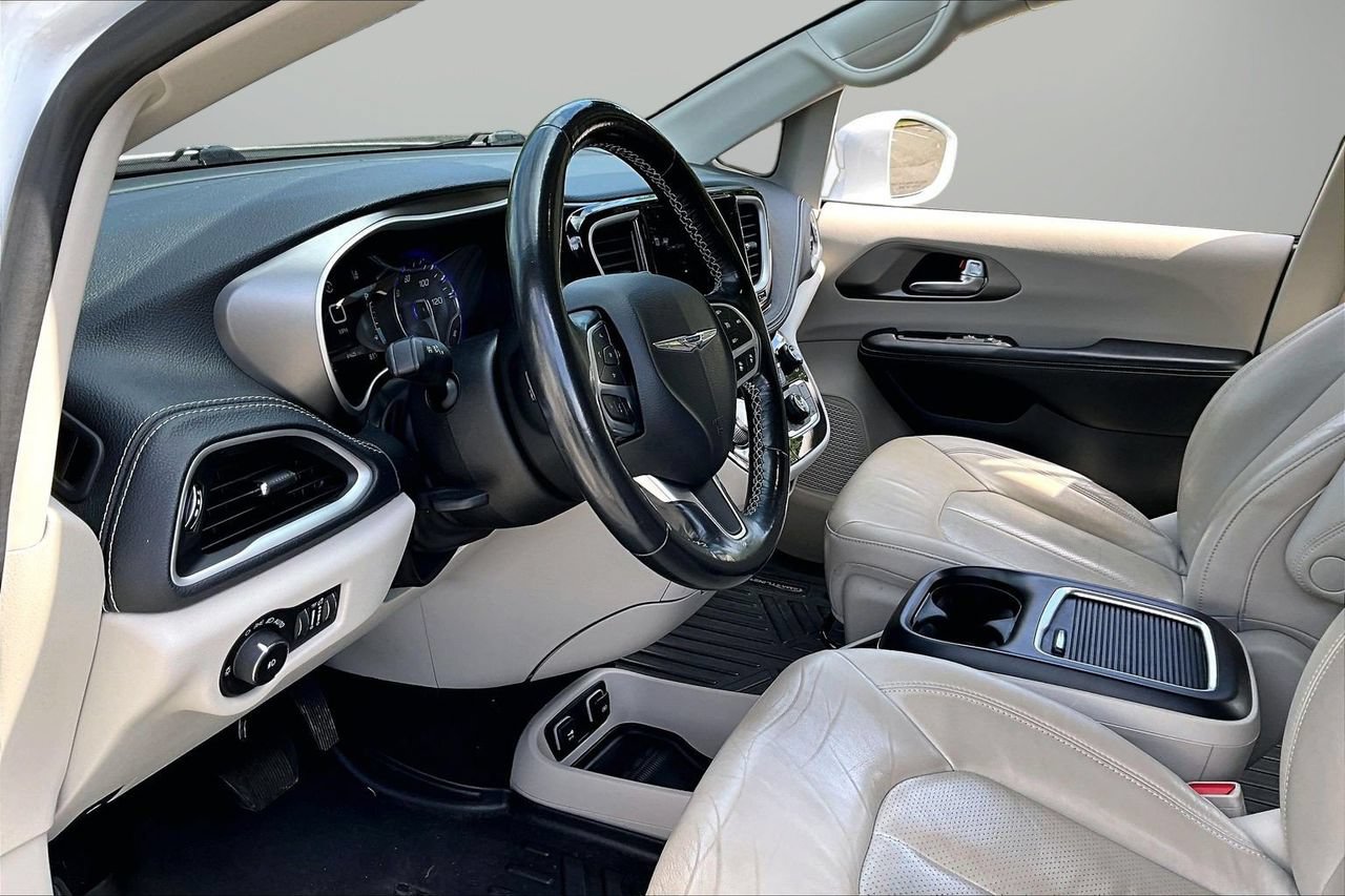 Certified 2021 Chrysler Pacifica Touring-L FWD image 17