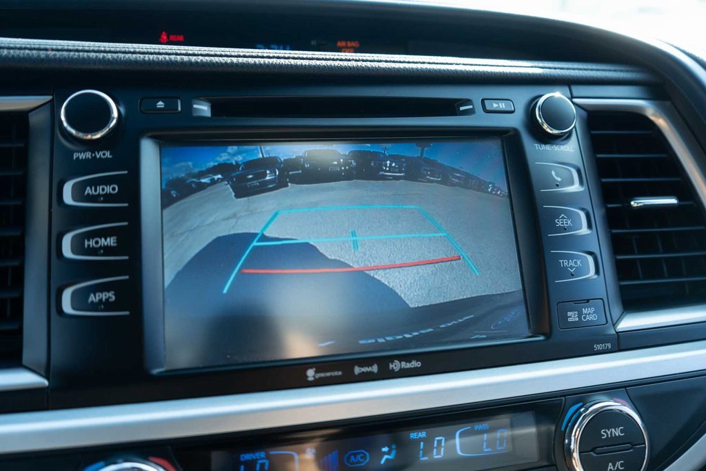 Used 2018 Toyota Highlander XLE image 24