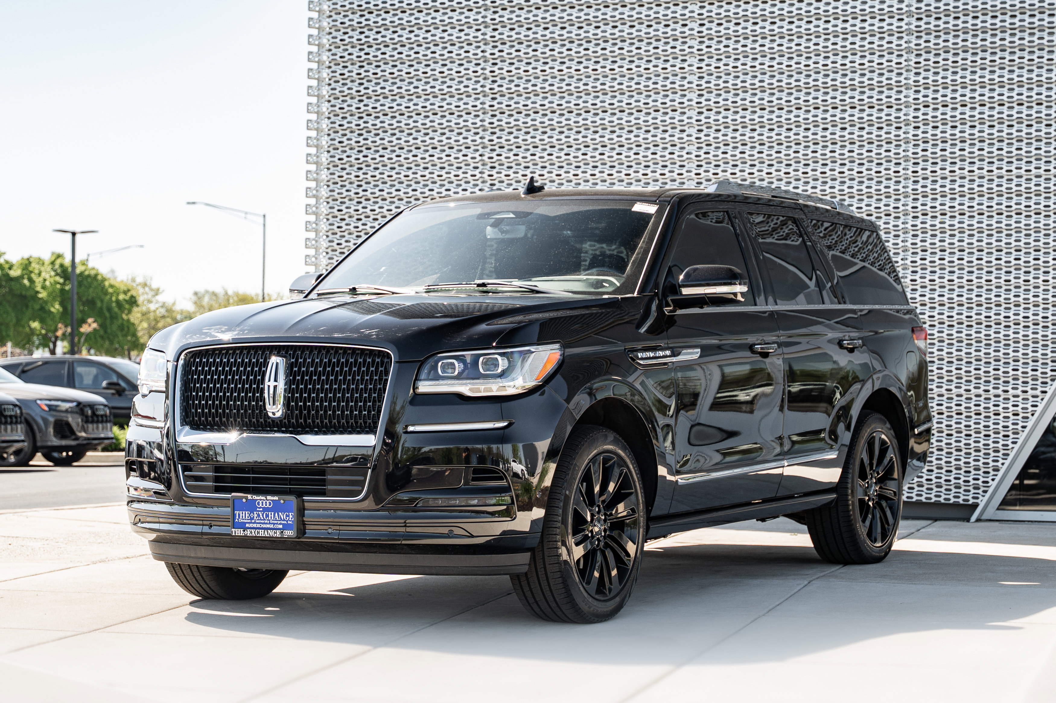 Used 2024 Lincoln Navigator Reserve w/ Monochromatic Package AWD/4WD image 7
