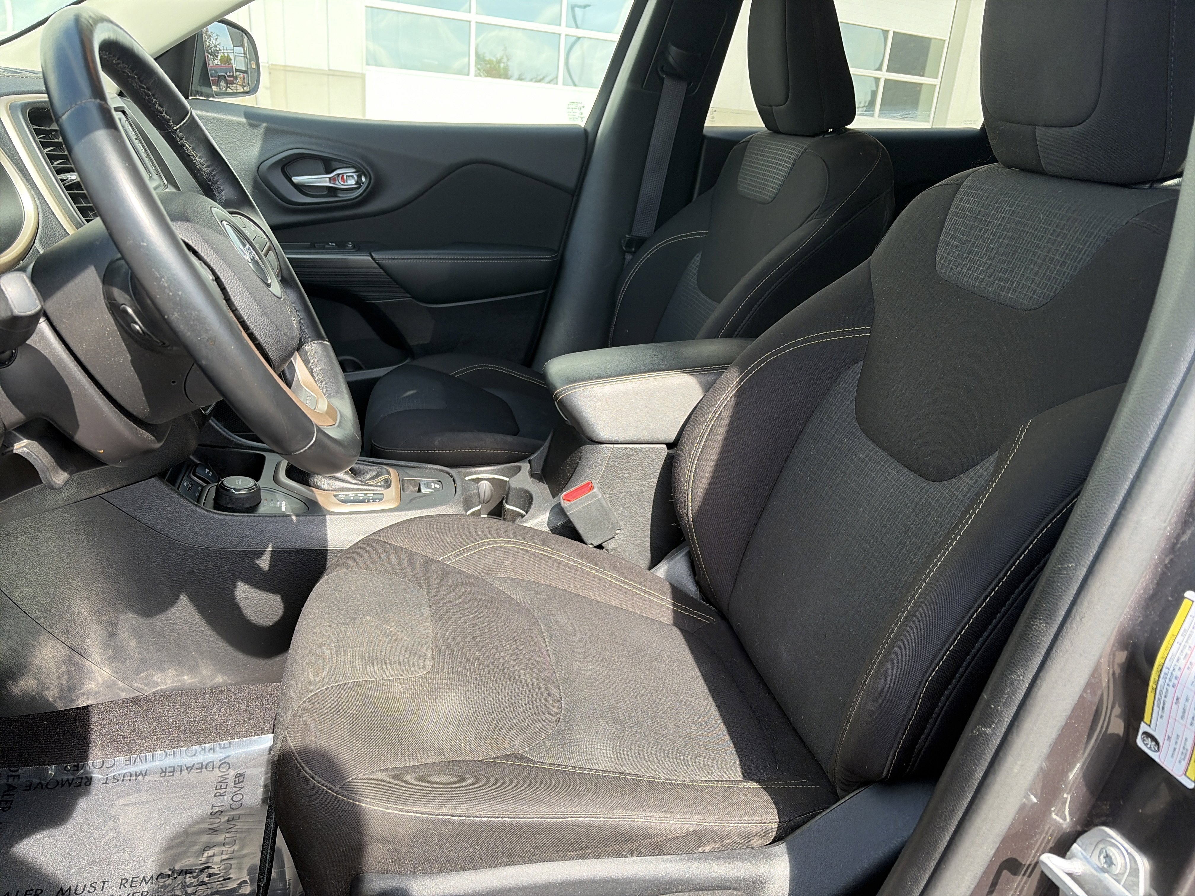 Used 2017 Jeep Cherokee Latitude AWD/4WD image 14