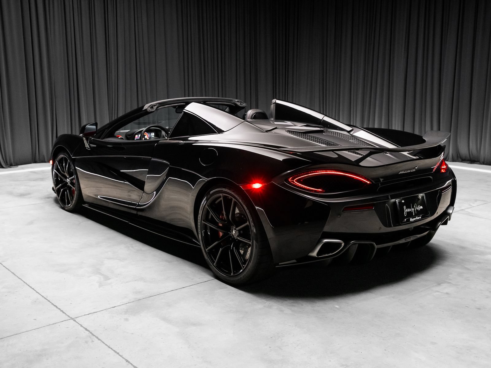 Used 2019 McLaren 570S Spider RWD image 4
