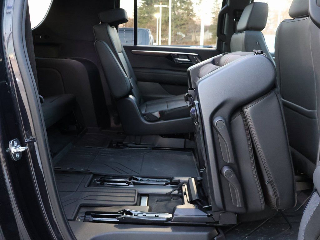 New 2025 Chevrolet Suburban High Country image 42