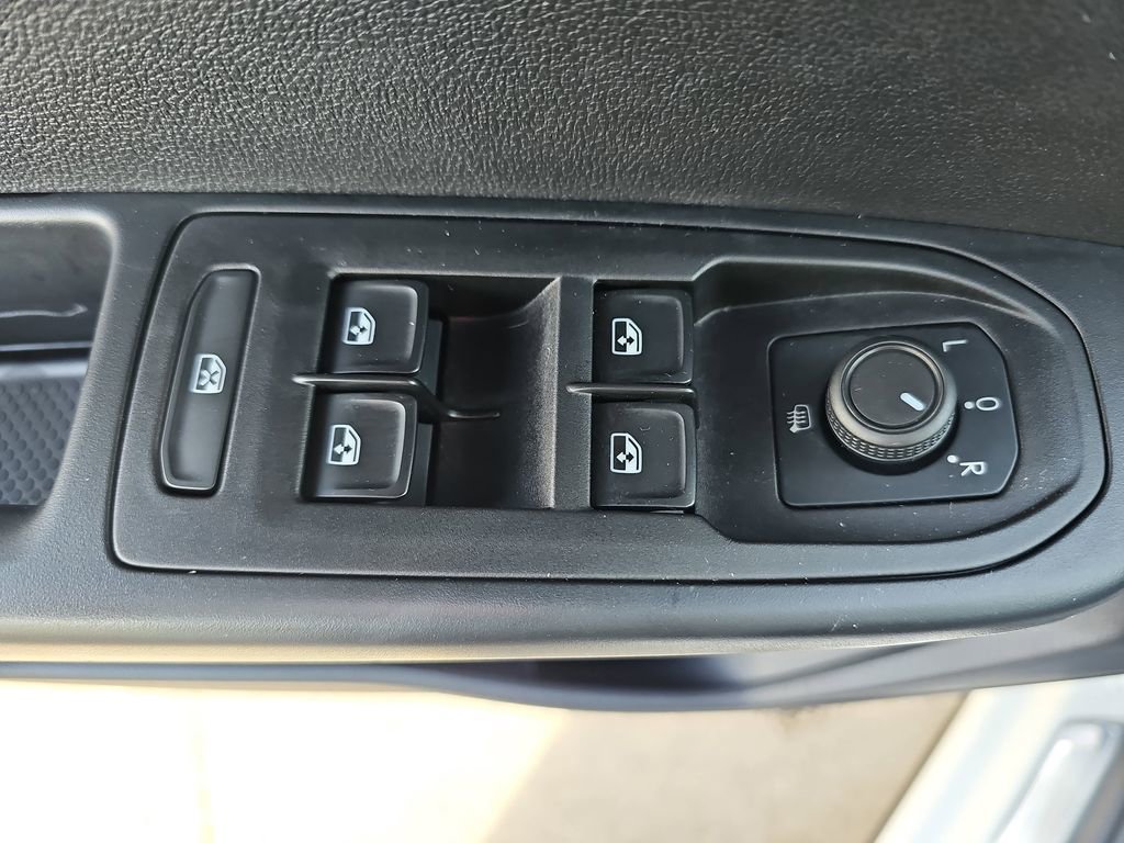 Used 2022 Volkswagen Taos SE w/ Panoramic Sunroof Package image 30