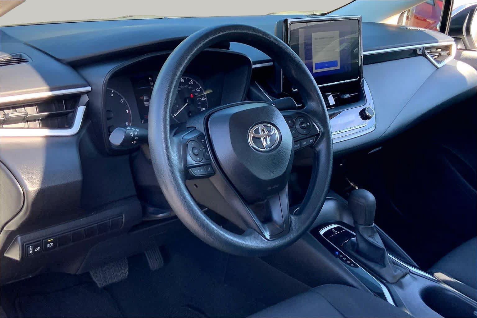 Used 2025 Toyota Corolla LE FWD image 17