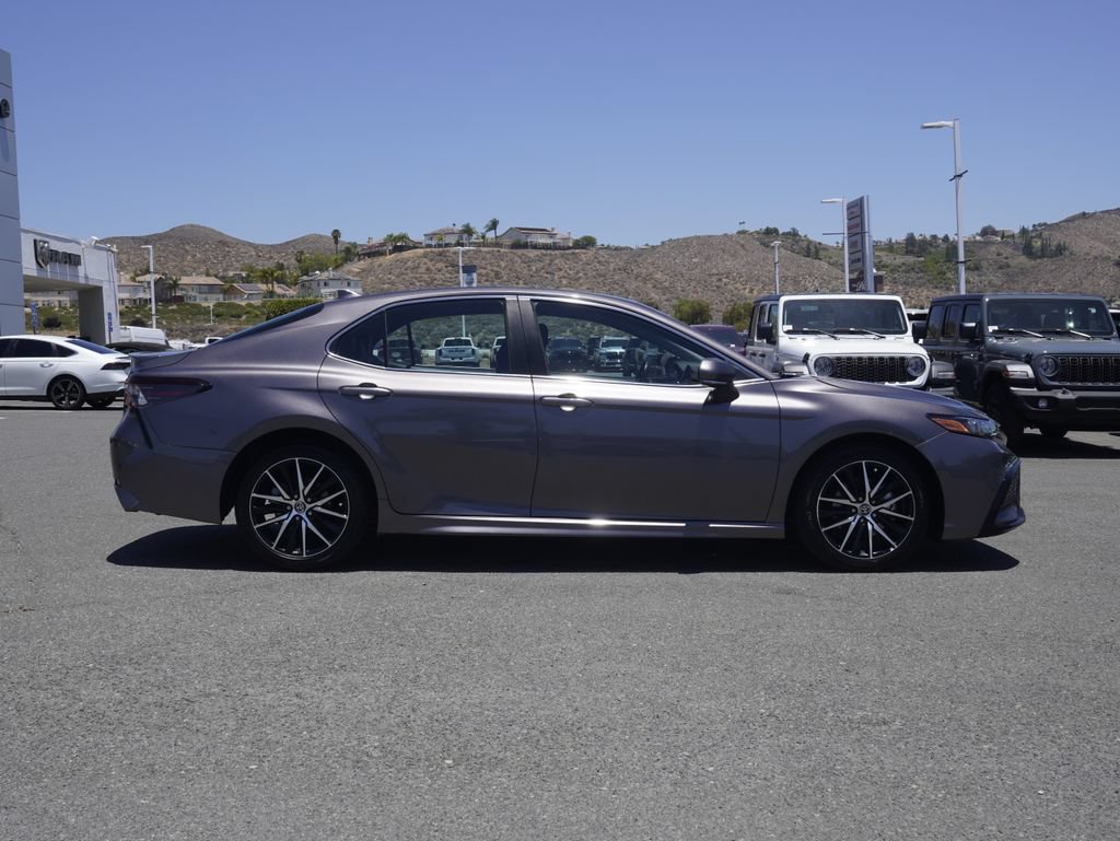 Used 2024 Toyota Camry SE FWD video 3