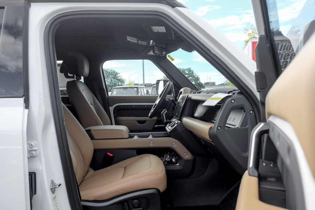 New 2026 Land Rover Defender 110 X-Dynamic SE AWD/4WD image 21