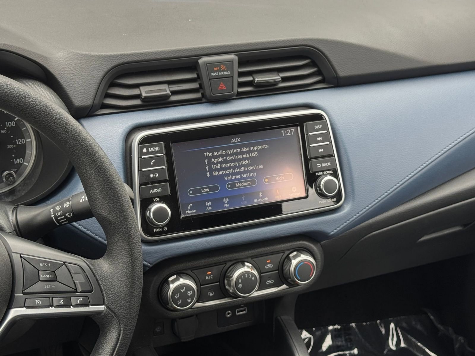Used 2025 Nissan Versa SV FWD image 17