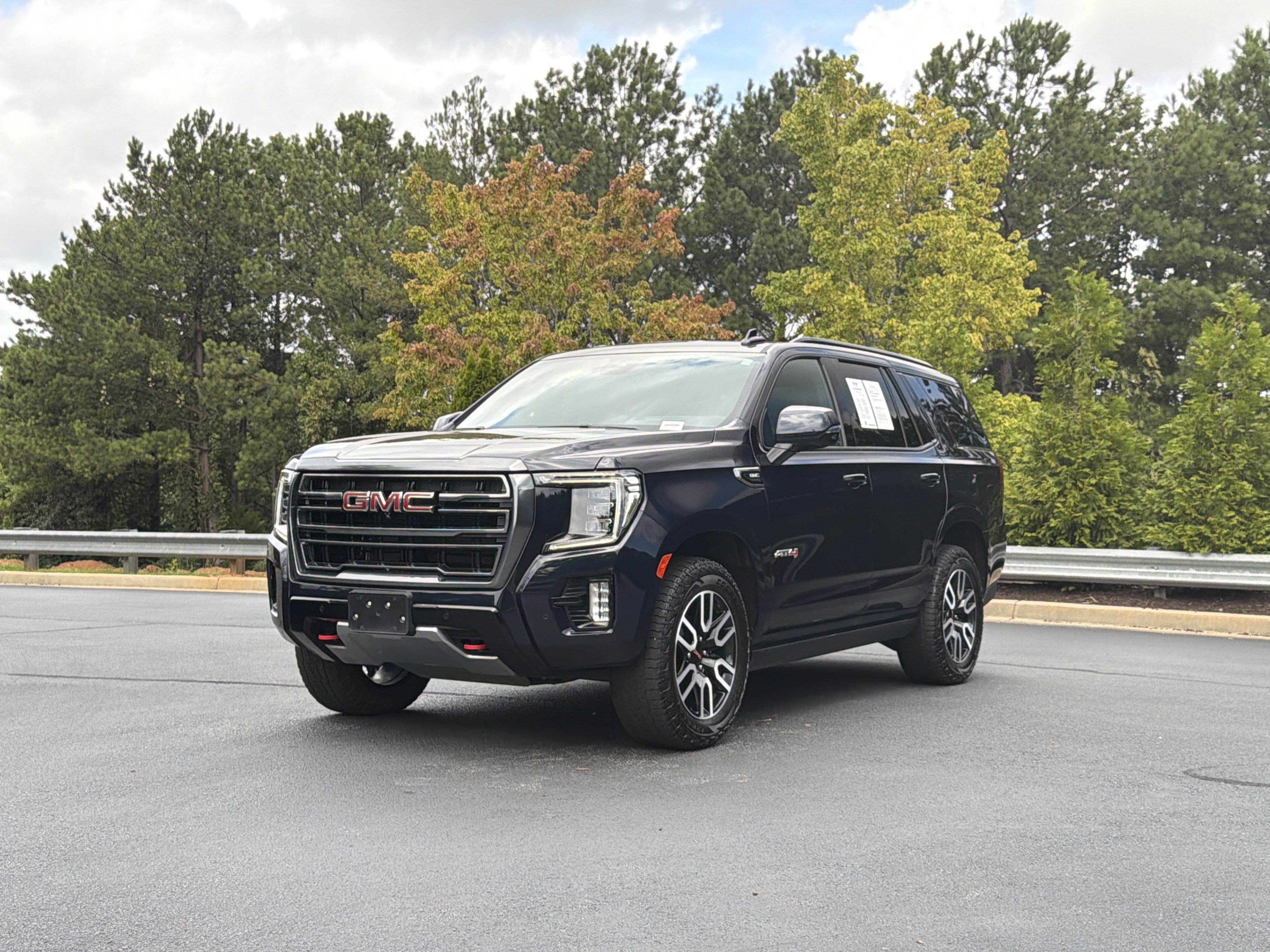 Used 2023 GMC Yukon AT4 w/ AT4 Premium Package AWD/4WD image 15