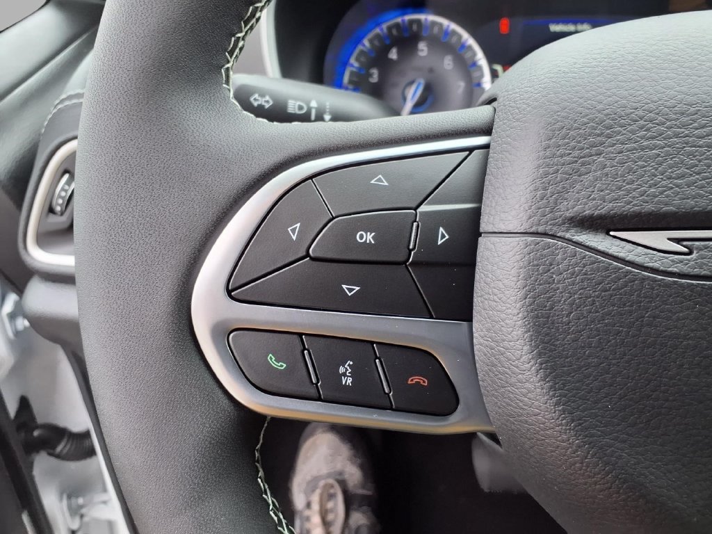 New 2027 Chrysler Pacifica Select AWD/4WD image 12