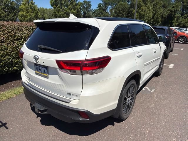 Used 2017 Toyota Highlander SE AWD/4WD image 11