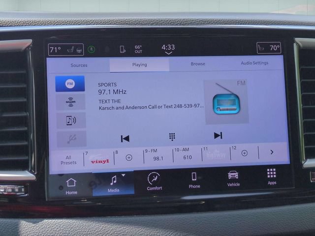Used 2023 Chrysler Pacifica Touring-L FWD image 22