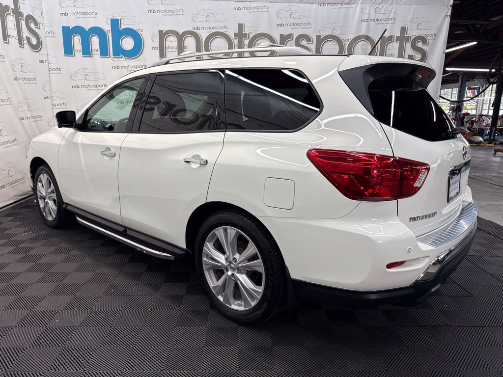 Used 2018 Nissan Pathfinder SL w/ SL Premium Package AWD/4WD image 3